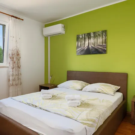 Appartement Rubina, 2 Bedrooms, Big Terrace And Secure Parking Medulin