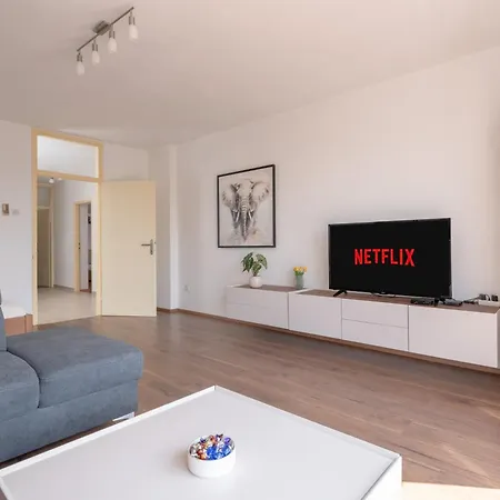 Rubina, 2 Bedrooms, Big Terrace And Secure Parking * Medulin