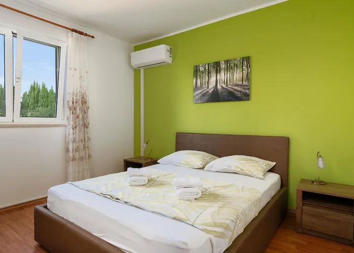 Apartman Rubina, 2 Bedrooms, Big Terrace And Secure Parking Medulin