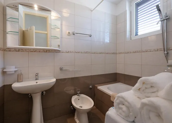 Apartman Rubina, 2 Bedrooms, Big Terrace And Secure Parking