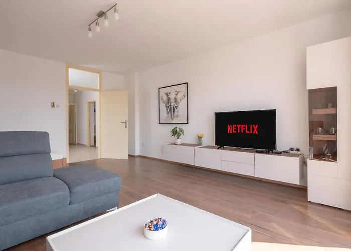 Rubina, 2 Bedrooms, Big Terrace And Secure Parking * Medulin