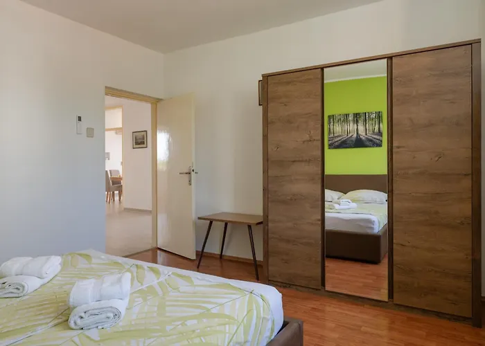 Rubina, 2 Bedrooms, Big Terrace And Secure Parking Apartman