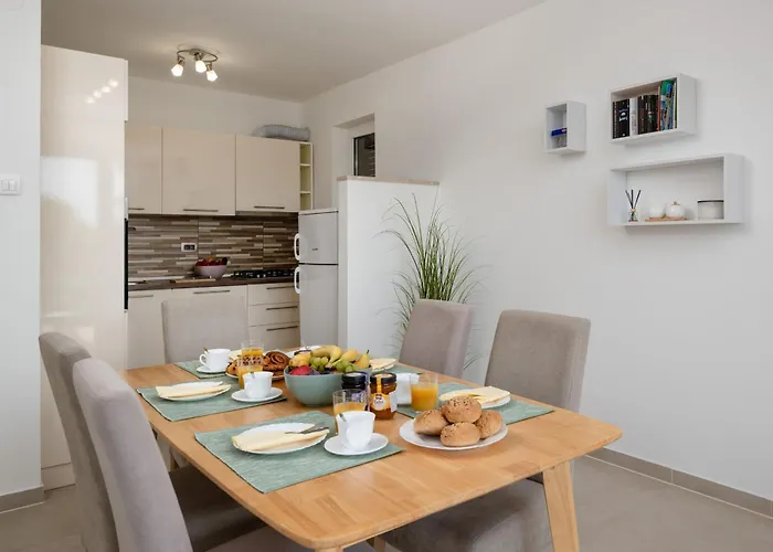 Apartman Rubina, 2 Bedrooms, Big Terrace And Secure Parking *