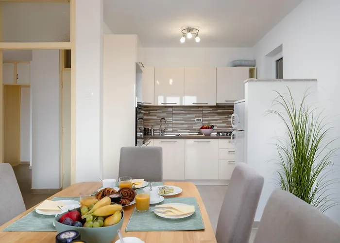 Rubina, 2 Bedrooms, Big Terrace And Secure Parking Apartman Medulin