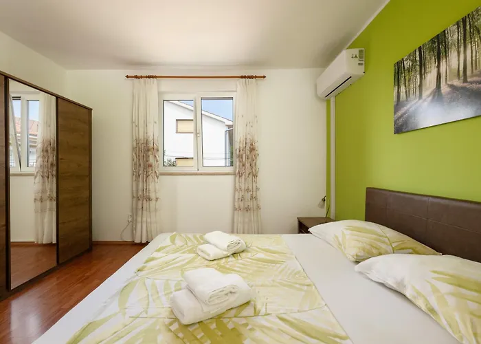 Apartman Rubina, 2 Bedrooms, Big Terrace And Secure Parking