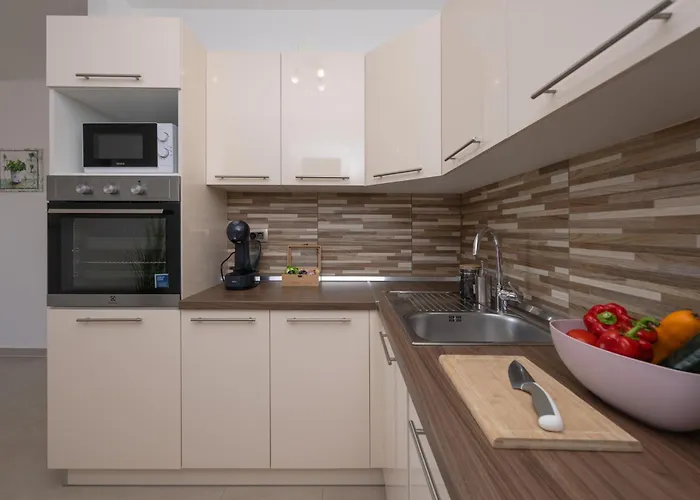 Apartman Rubina, 2 Bedrooms, Big Terrace And Secure Parking Medulin
