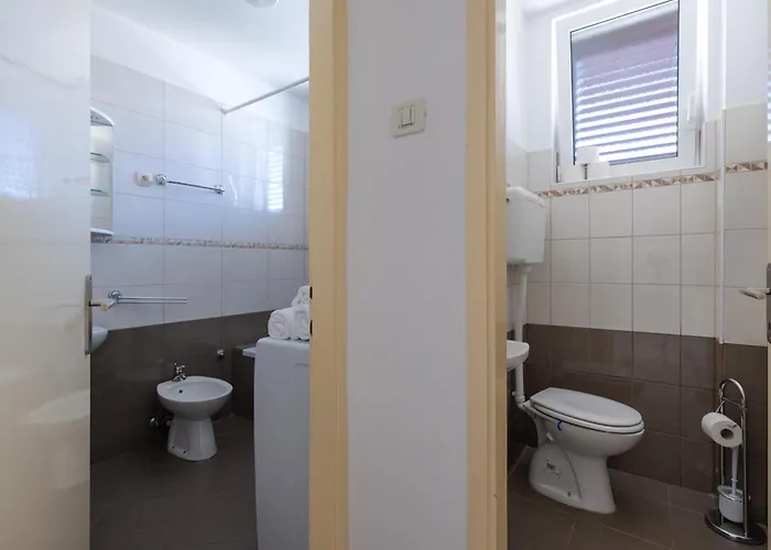 Apartman Rubina, 2 Bedrooms, Big Terrace And Secure Parking Medulin