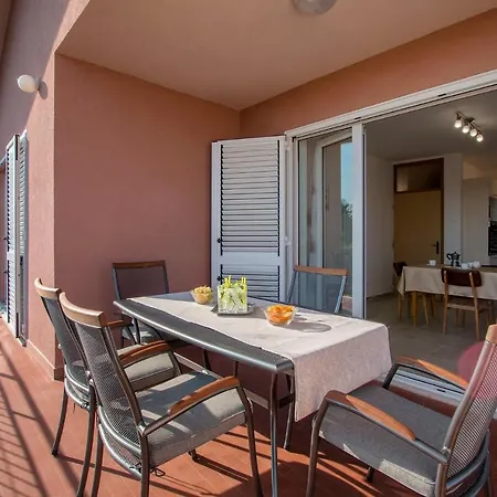 Rubina With Secure Parking Apartment
