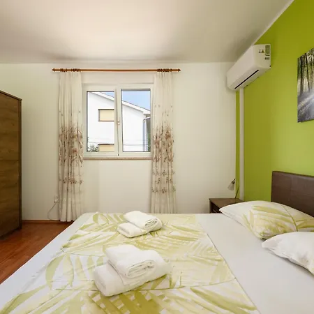 Appartamento Rubina, 2 Bedrooms, Big Terrace And Secure Parking