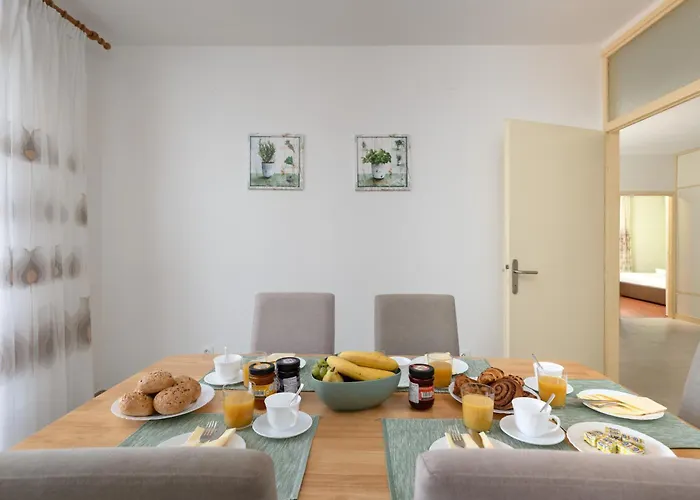 Rubina, 2 Bedrooms, Big Terrace And Secure Parking Appartamento *